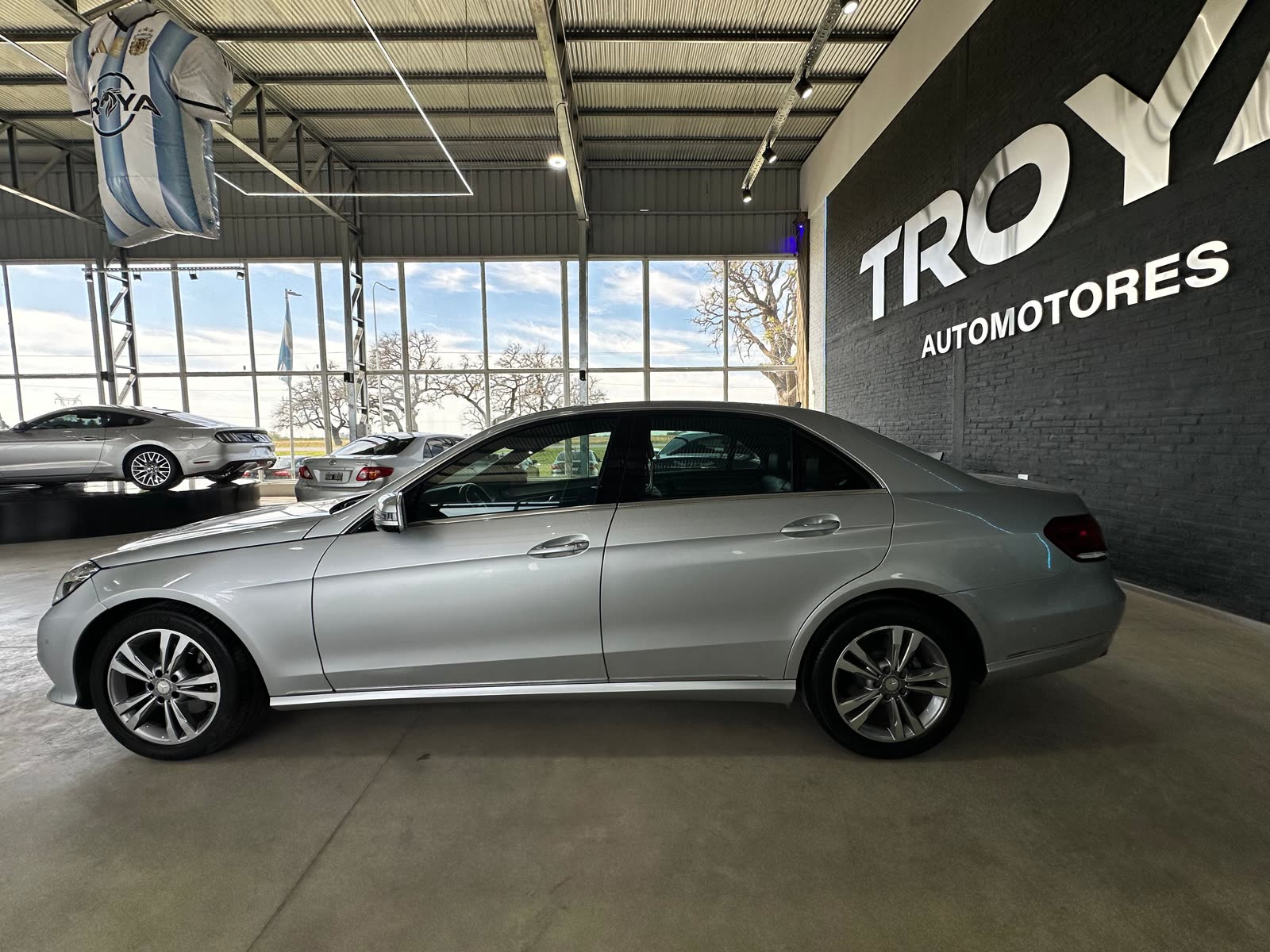 MERCEDES BENZ E250